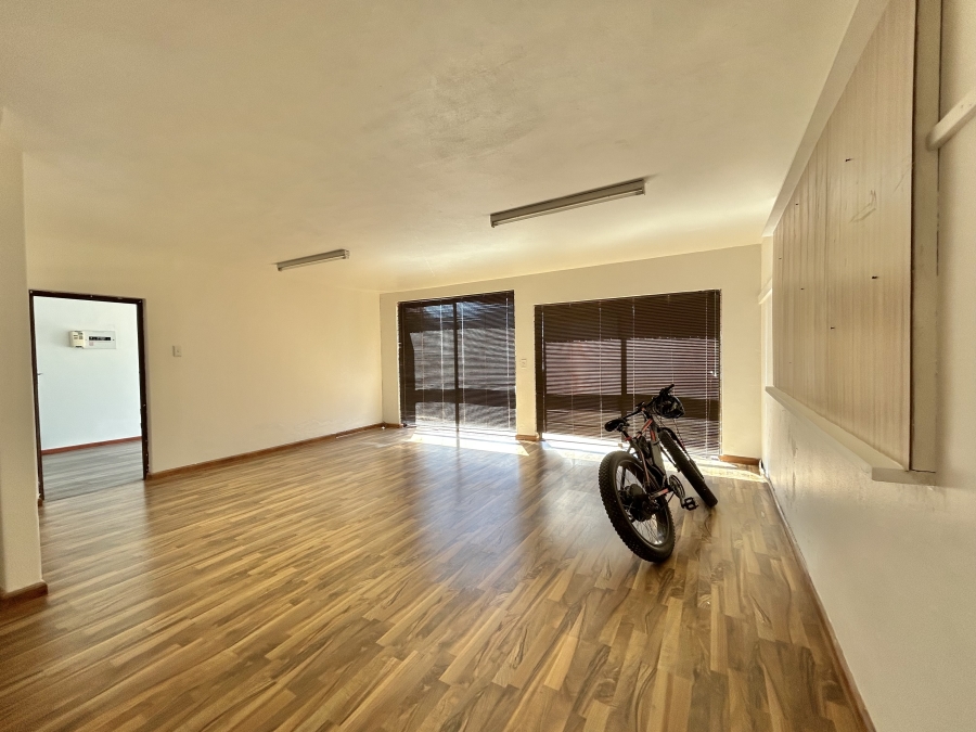 6 Bedroom Property for Sale in Wavecrest Eastern Cape